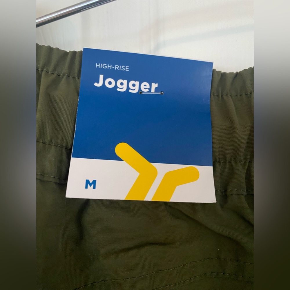 8) NWT Old navy quick dry joggers - Picture 8 of 9
